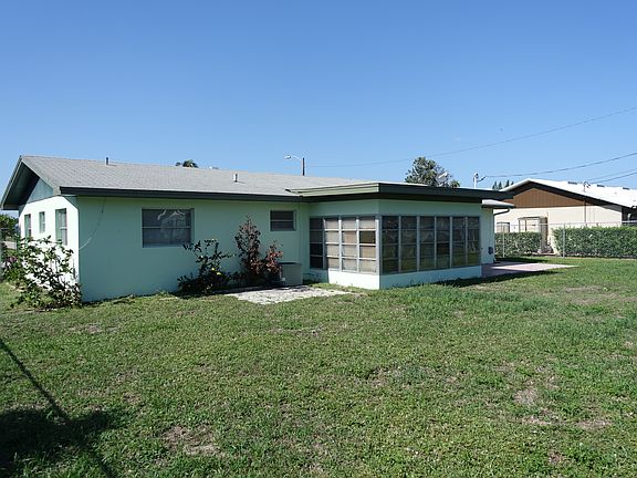 3rd image of 1120 Rushmore Ave N