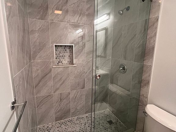 3rd image of 520 46th St #522
