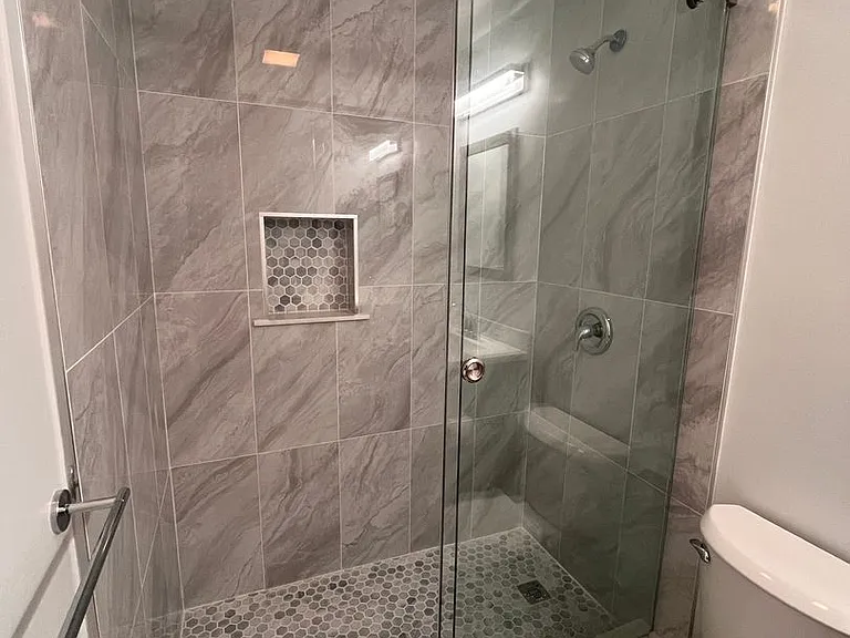 520 46th St #522 — Photo 3