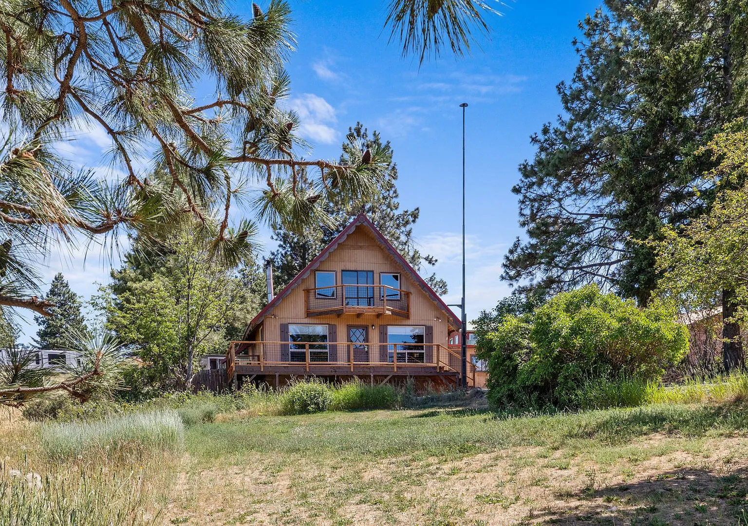 Rustic Cabin Among the Trees — Photo 1