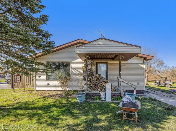 7385 Woodbine Rd, Lexington, MI 48450