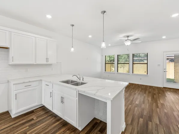 3915 Polly St, Dallas, TX 75210