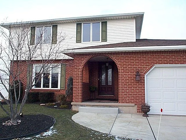 2219 Loree Cir photo 1