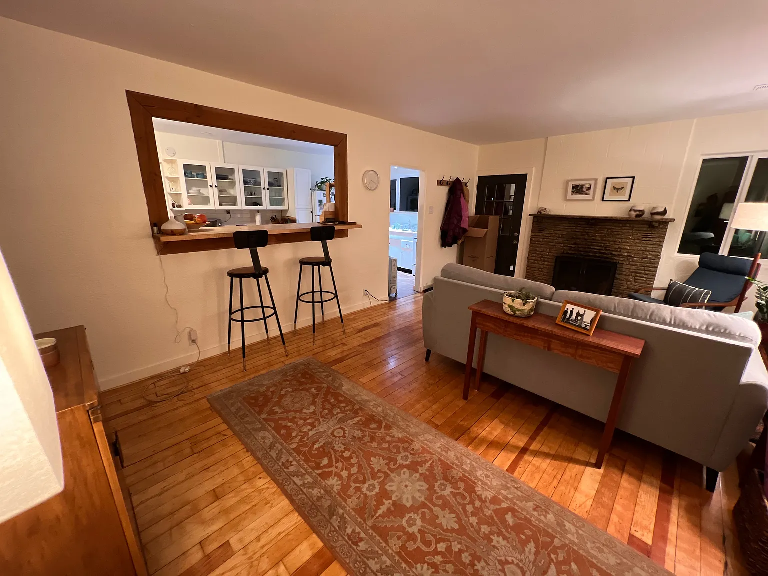 3 bed, 1.5 bath, 1100 sqft, $2,500 — Photo 4