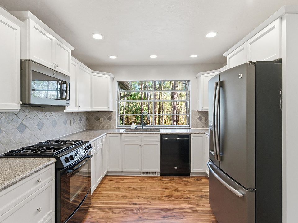 1st image of 407 Nottingham Ct