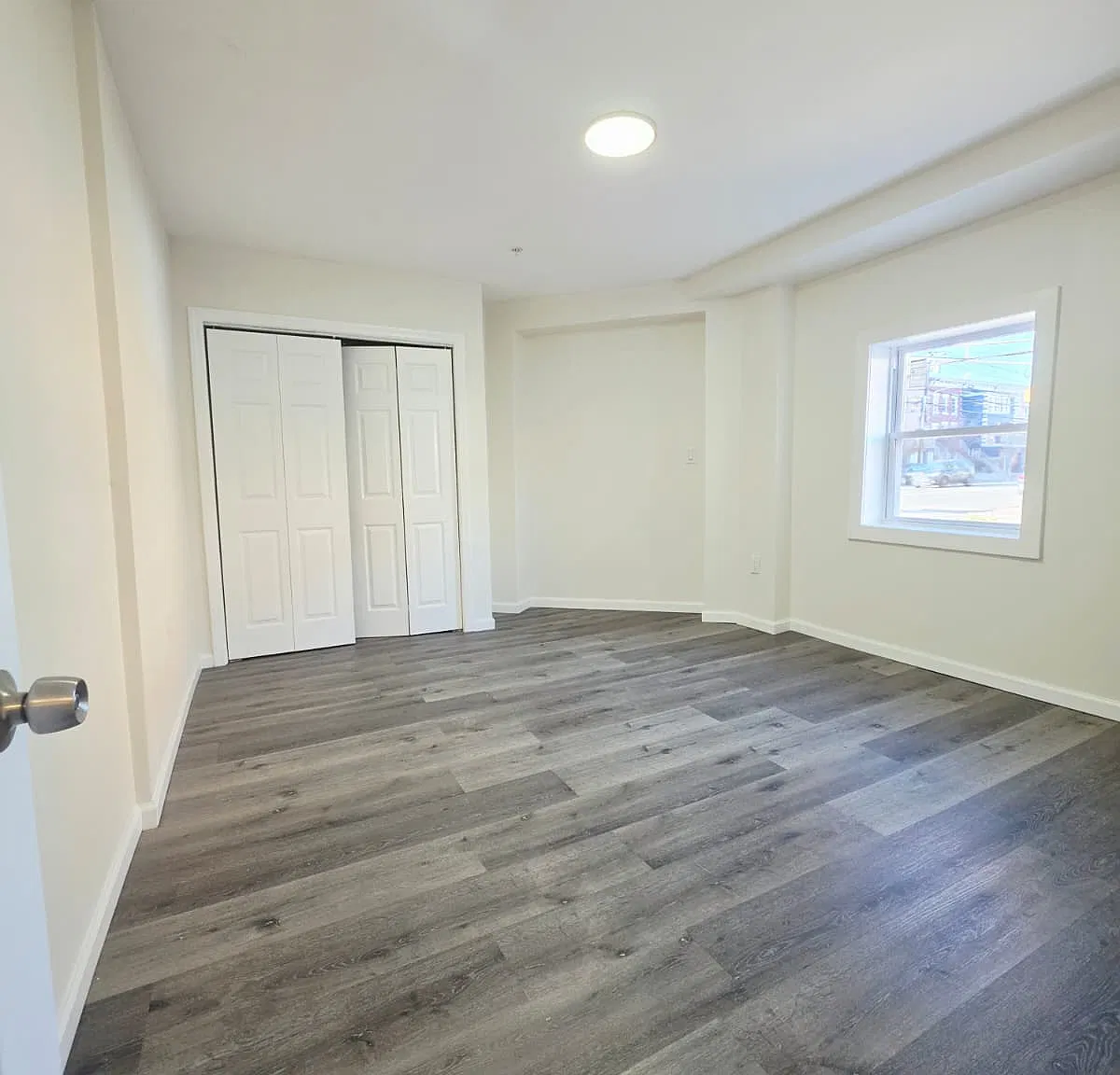 2 bed, 800 sqft, $2,400 — Photo 3