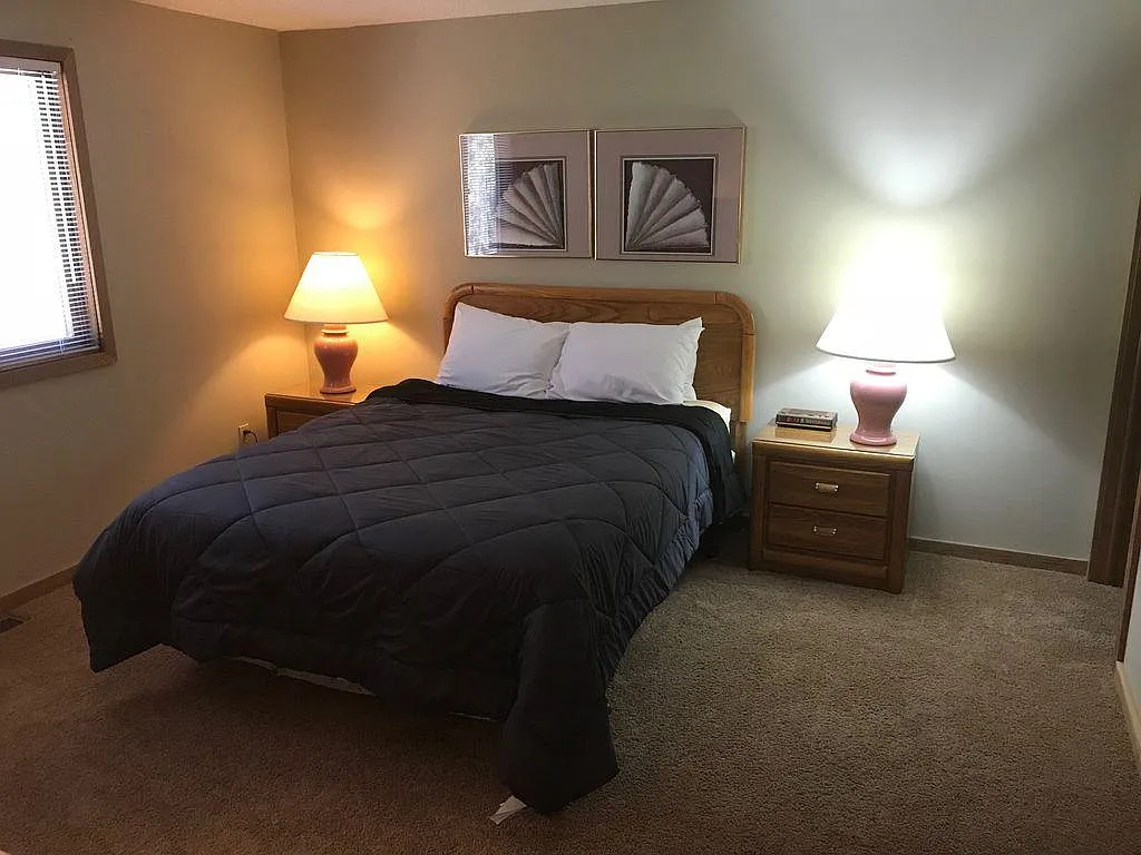 2 bed, 950 sqft, $1,500 — Photo 4