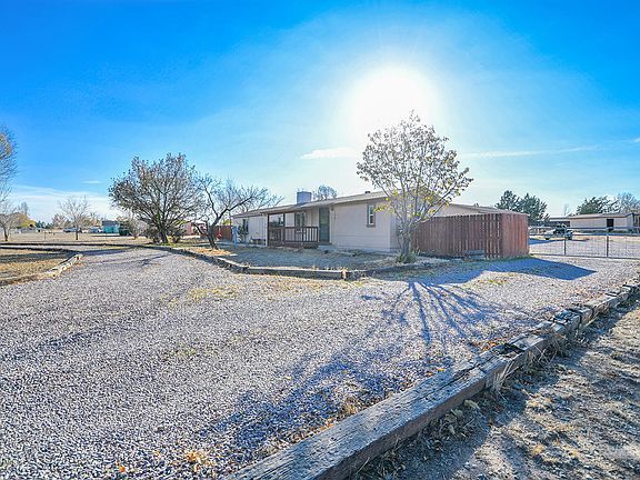 5th image of 208 E Liana Dr