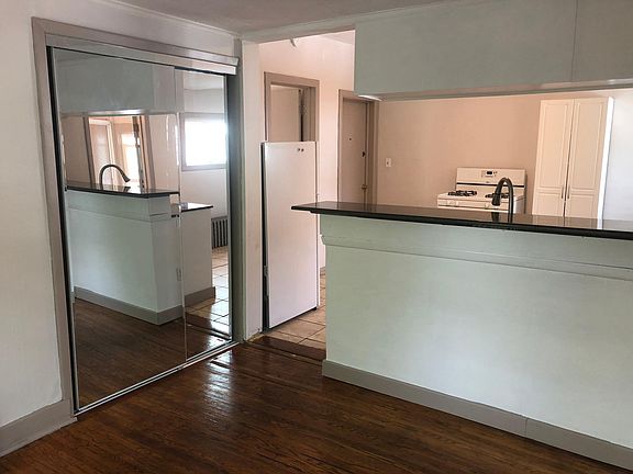 3rd image of 1113 West Ave