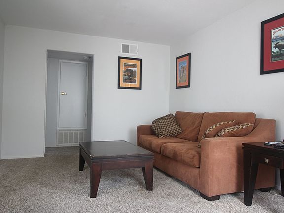 4th image of 3989 Lamont St #1