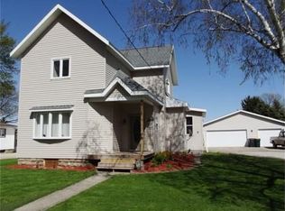 112 Center St, Fox Lake, WI 53933