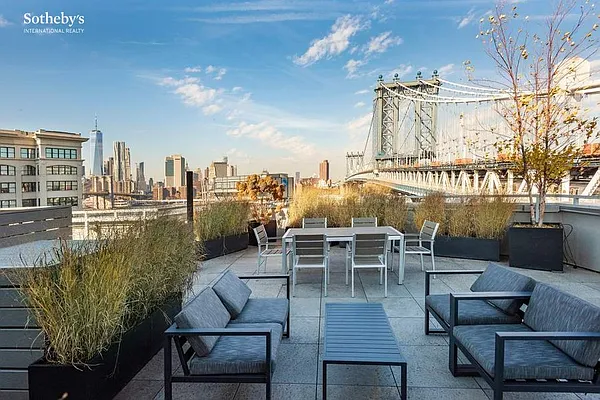 Sold by Sotheby's International Realty | media 17
