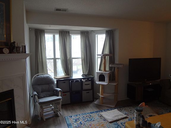 5th image of 2591 Thackery Rd APT E
