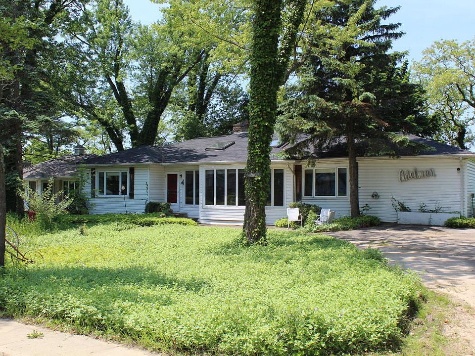 1st image of 552 B Ave