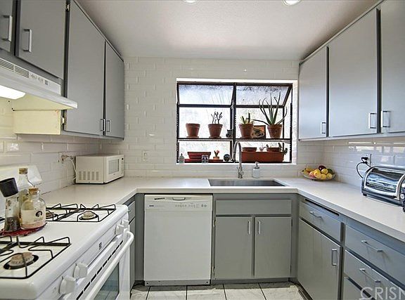 5th image of 14074 Van Nuys Blvd APT 10