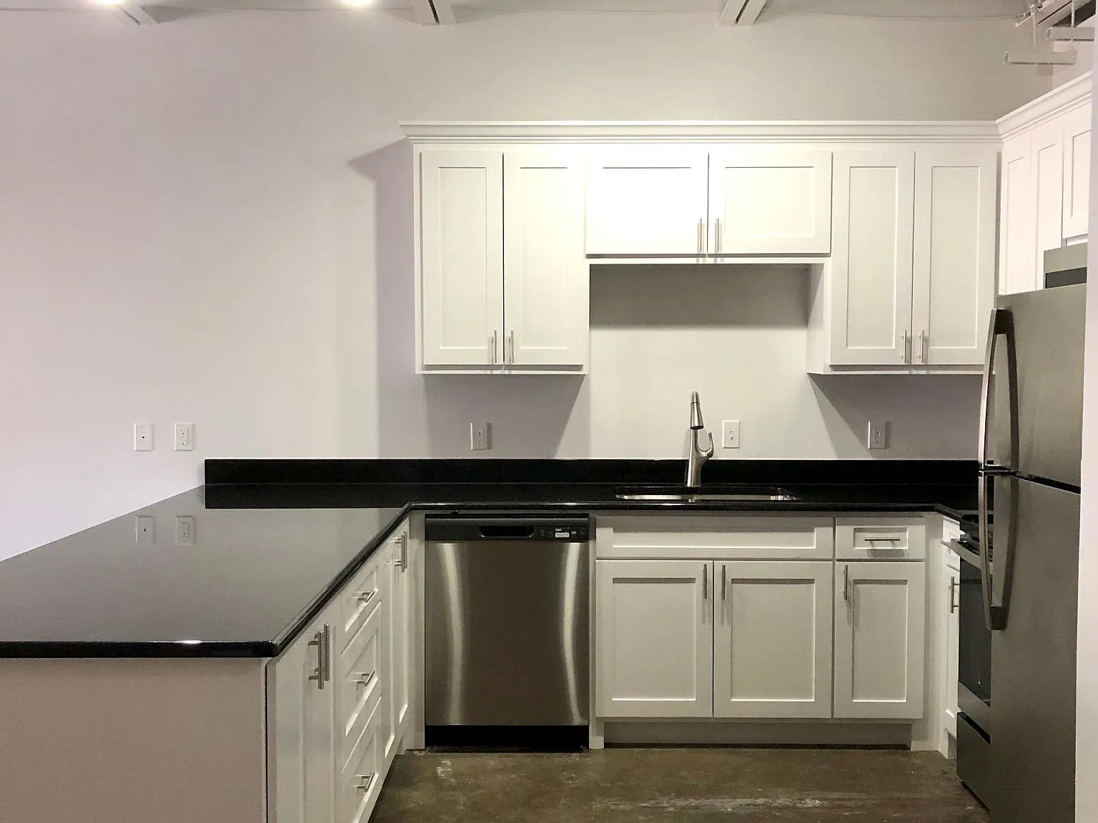 Studio, 860 sqft, $1,500 — Photo 3