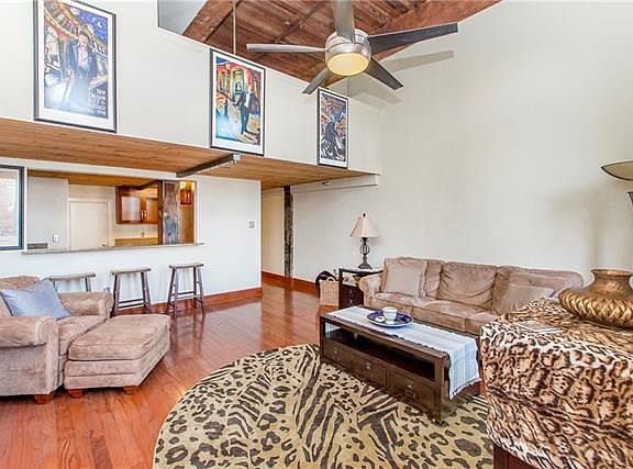 4th image of 1107 S Peters St APT 206