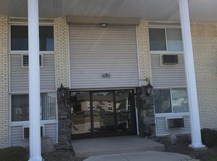 9123 Stevenson Dr #2C, Des Plaines, IL 60016