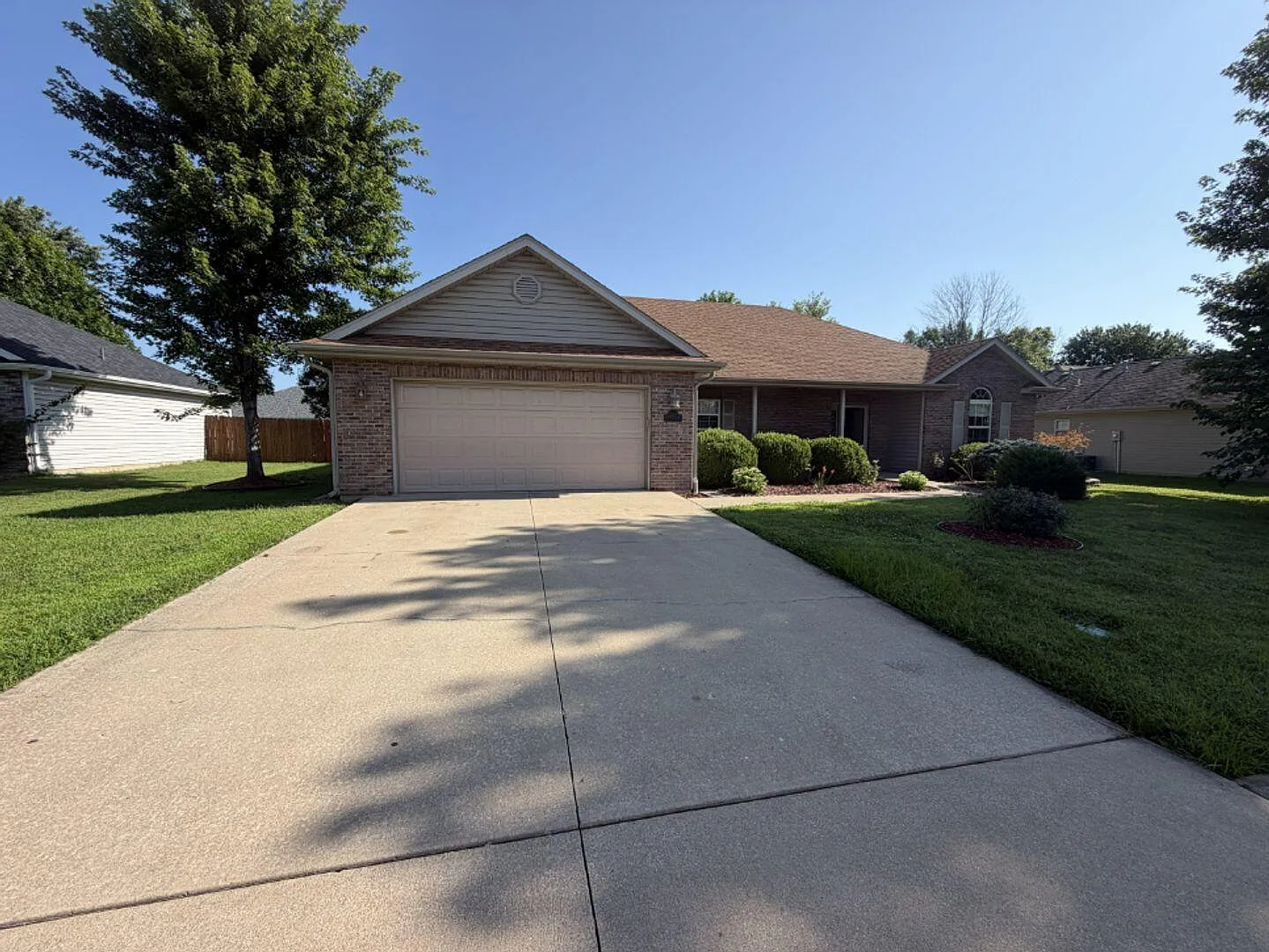 3 bed, 2.0 bath, 1589 sqft, $1,950 — Photo 2