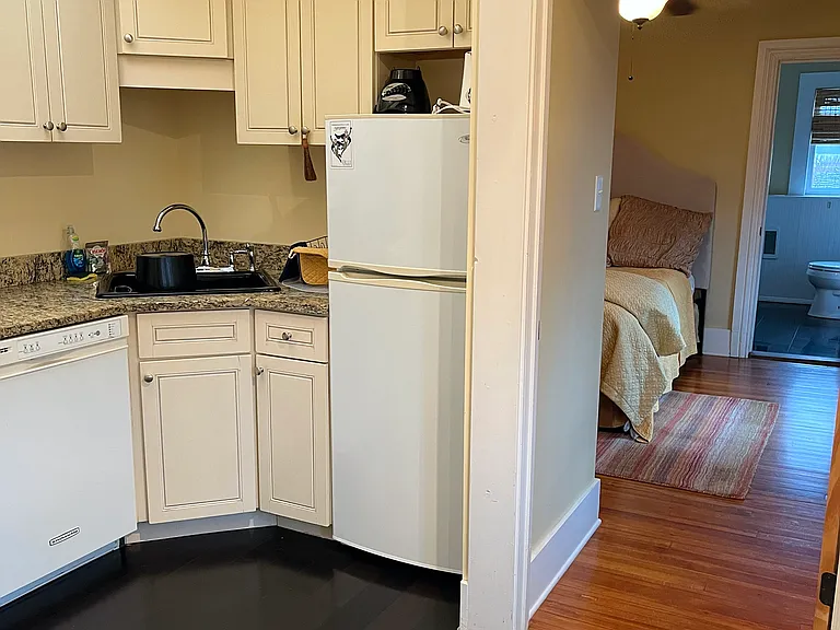 147 E Chestnut St #3 — Photo 6