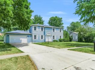 3906 Farmington Dr, Champaign, IL