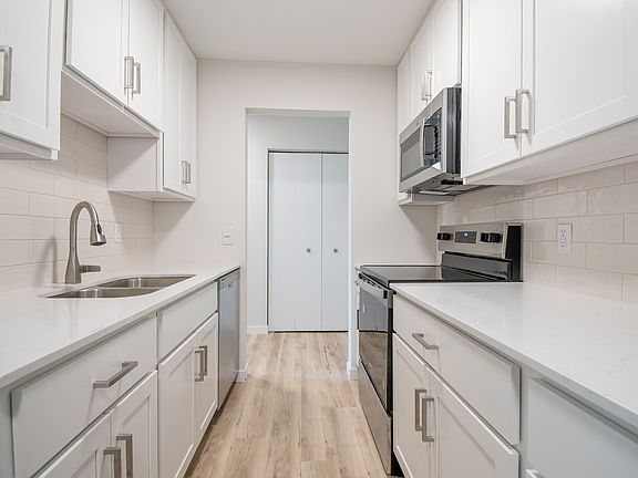 3rd image of 2450 Island Dr APT 104