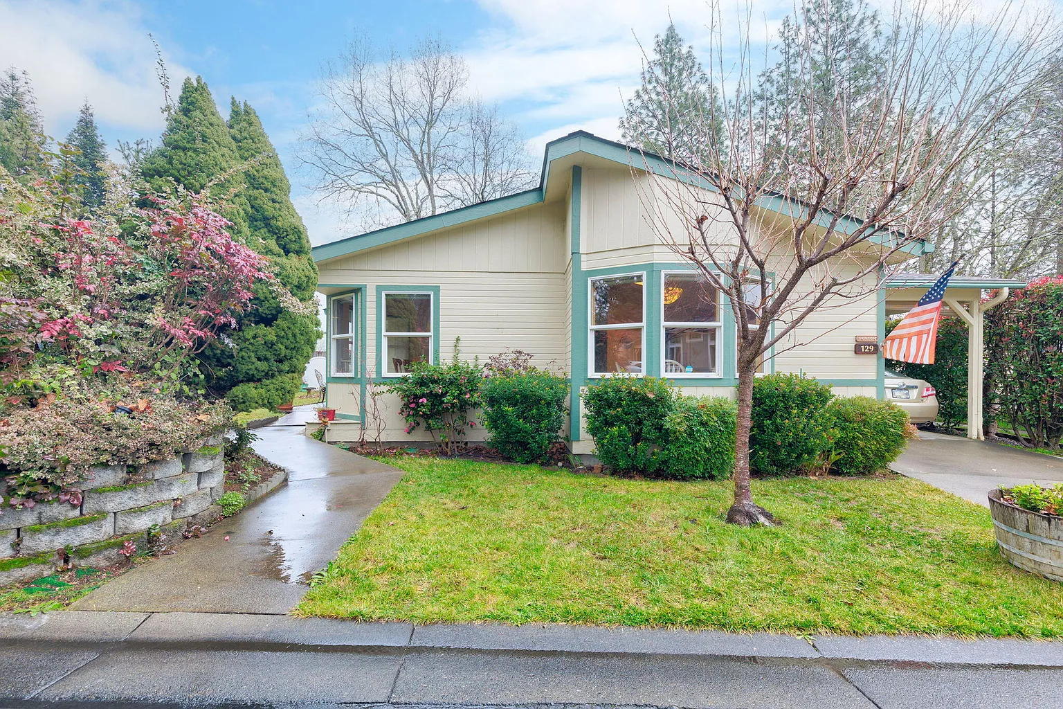 129 NW Wrightwood Cir photo 1