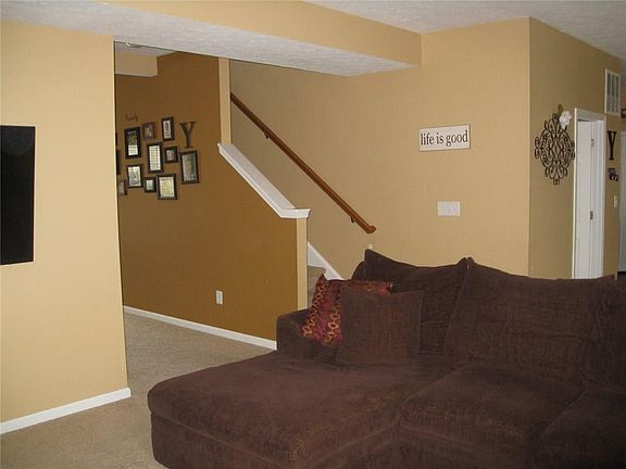 4th image of 8439 Gates Corner Dr