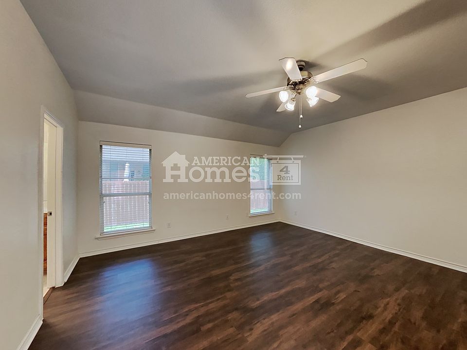 1st image of 521 Covey Trl