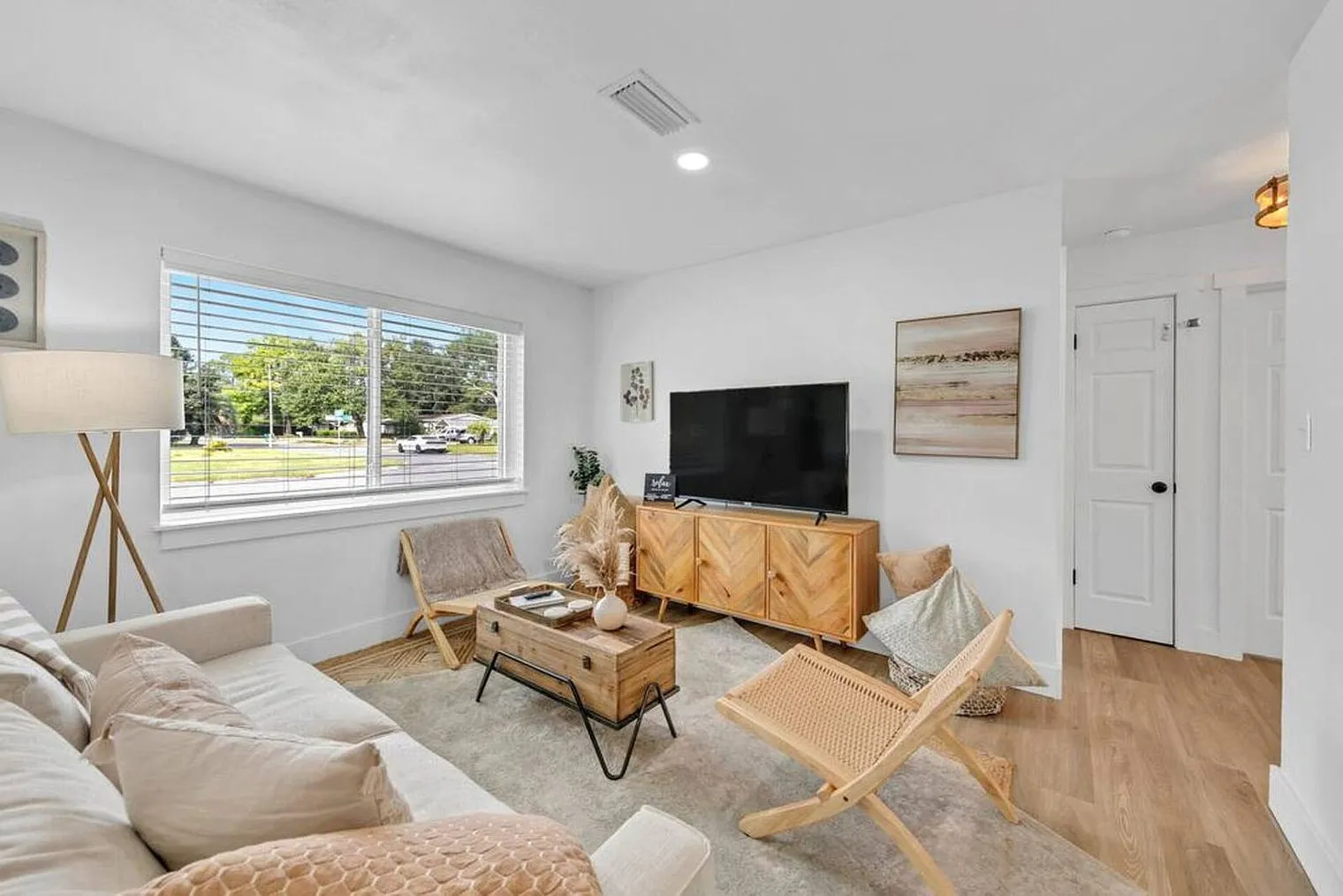 3 bed, 1.0 bath, 11215 sqft, $3,481 — Photo 1