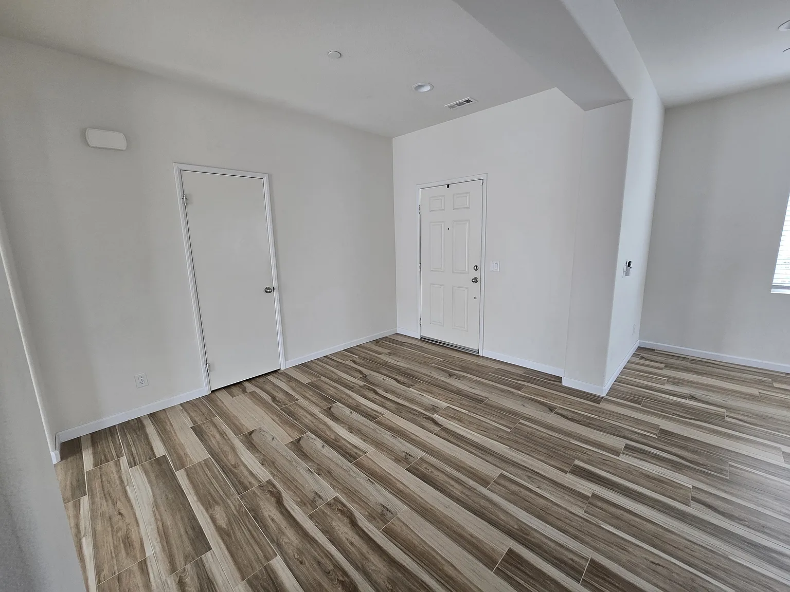 4 bed, 2.5 bath, 2261 sqft, $3,700 — Photo 4