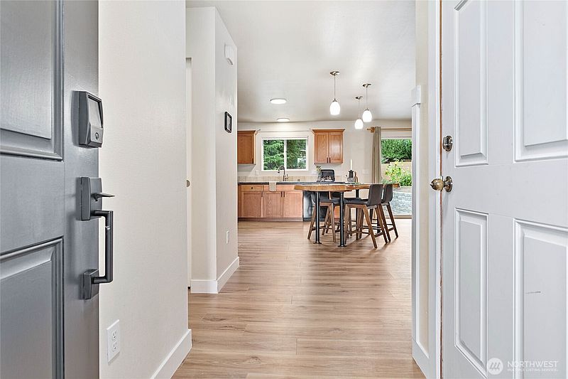 3rd image of 4295 King Avenue