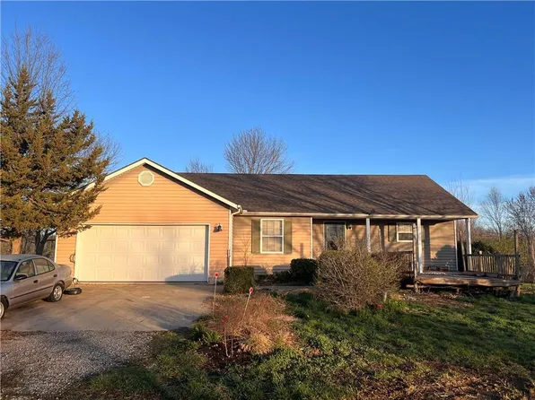 1212 Baker Dr, Adrian, MO 64720