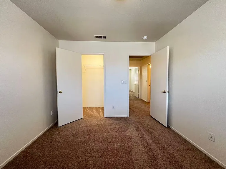 8704 Autumn Valley Ave — Photo 18