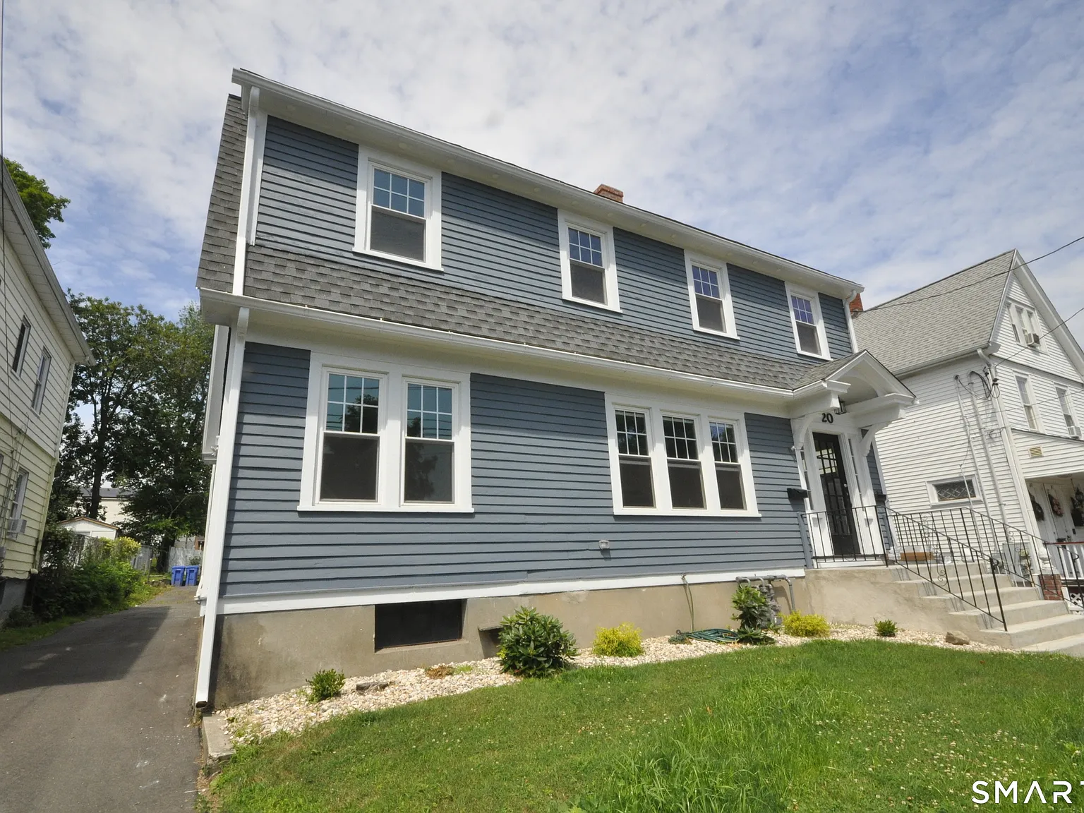 3 bed, 1.0 bath, 1100 sqft, $2,350 — Photo 1