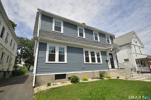 20 Mountain St Photo 1