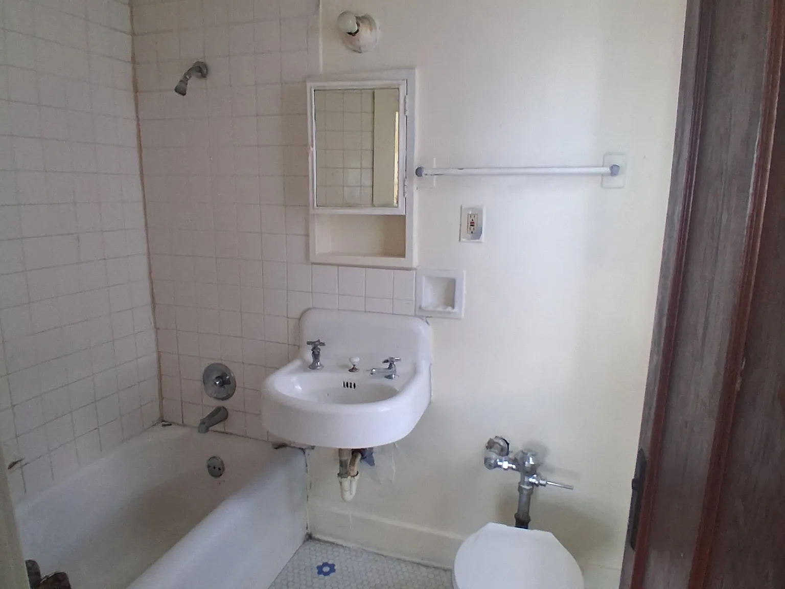 1242 W Highland Ave — Photo 3