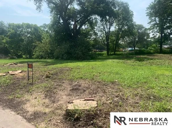 2809 & 2811 Bristol St, Omaha, NE 68111