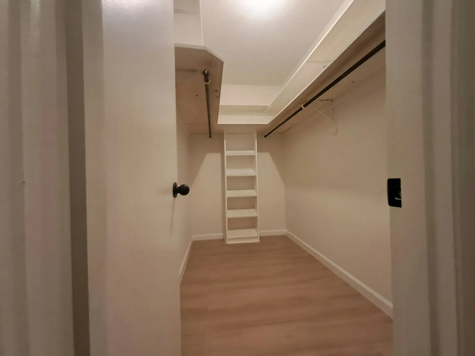 253 Meyer St — Photo 4