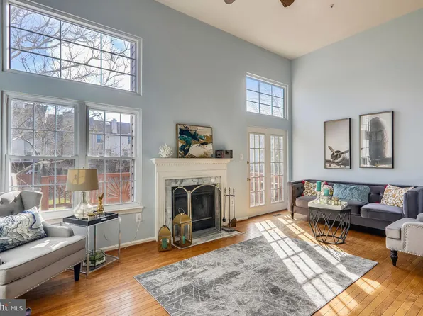 7833 Somerset Ct, Greenbelt, MD 20770