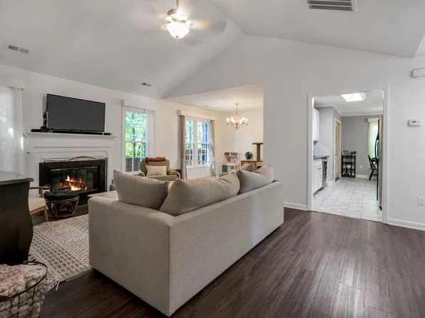 4 Trump Ct, Durham, NC 27703