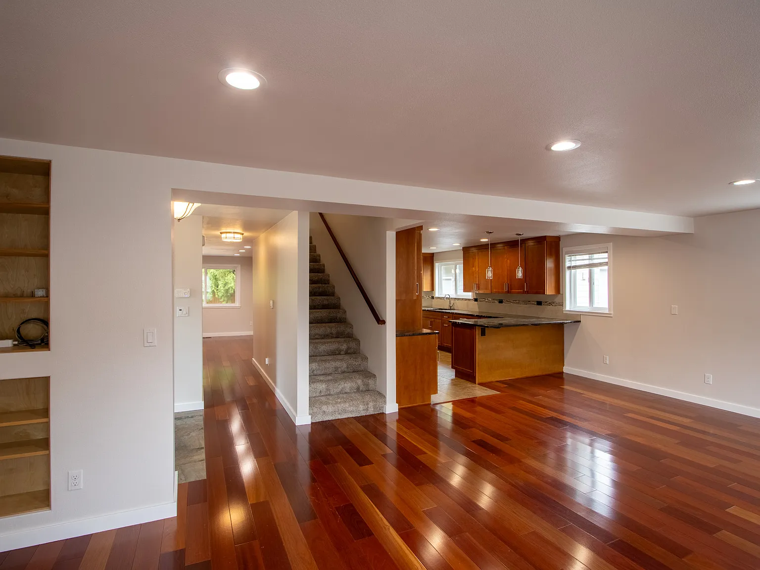 4 bed, 2.5 bath, 2300 sqft, $3,950 — Photo 4