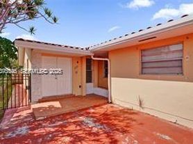 3074 SW 17th St, Miami, FL