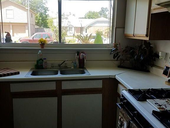 5th image of 1726 Oakwell Ln