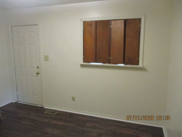 1704B Whitney Ave — Photo 3