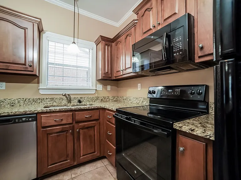 2733 Graystone Dr — Photo 8