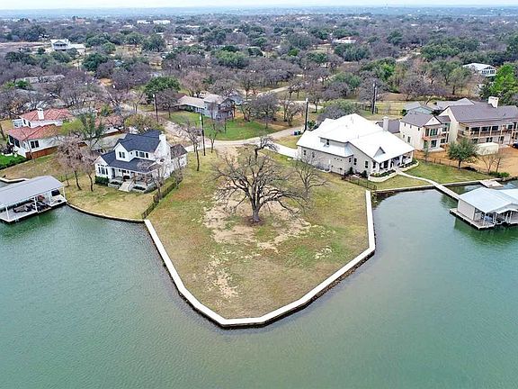 3rd image of 513 N Shorewood Dr