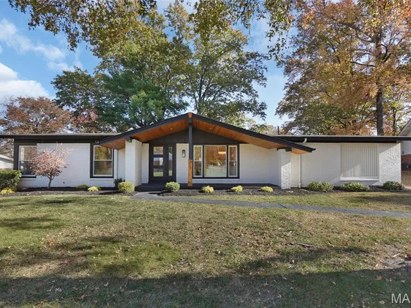 827 Woodruff Dr, Ballwin, MO 63011