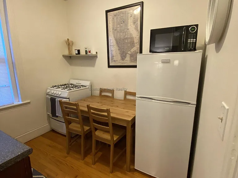 80 Gordon St #11 — Photo 4
