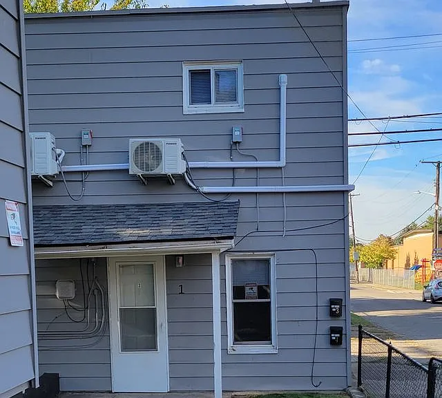 135 Byron St — Photo 3